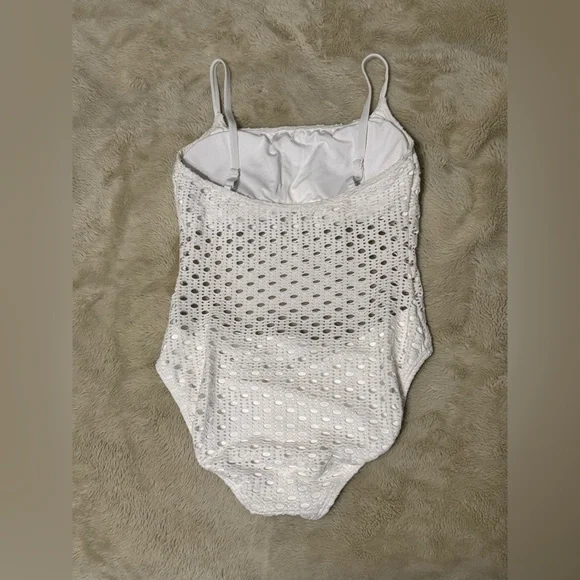 Carmen Marc Valvo Women's Crochet One-Piece Swimsuit NWOT - Picture 3 of 4